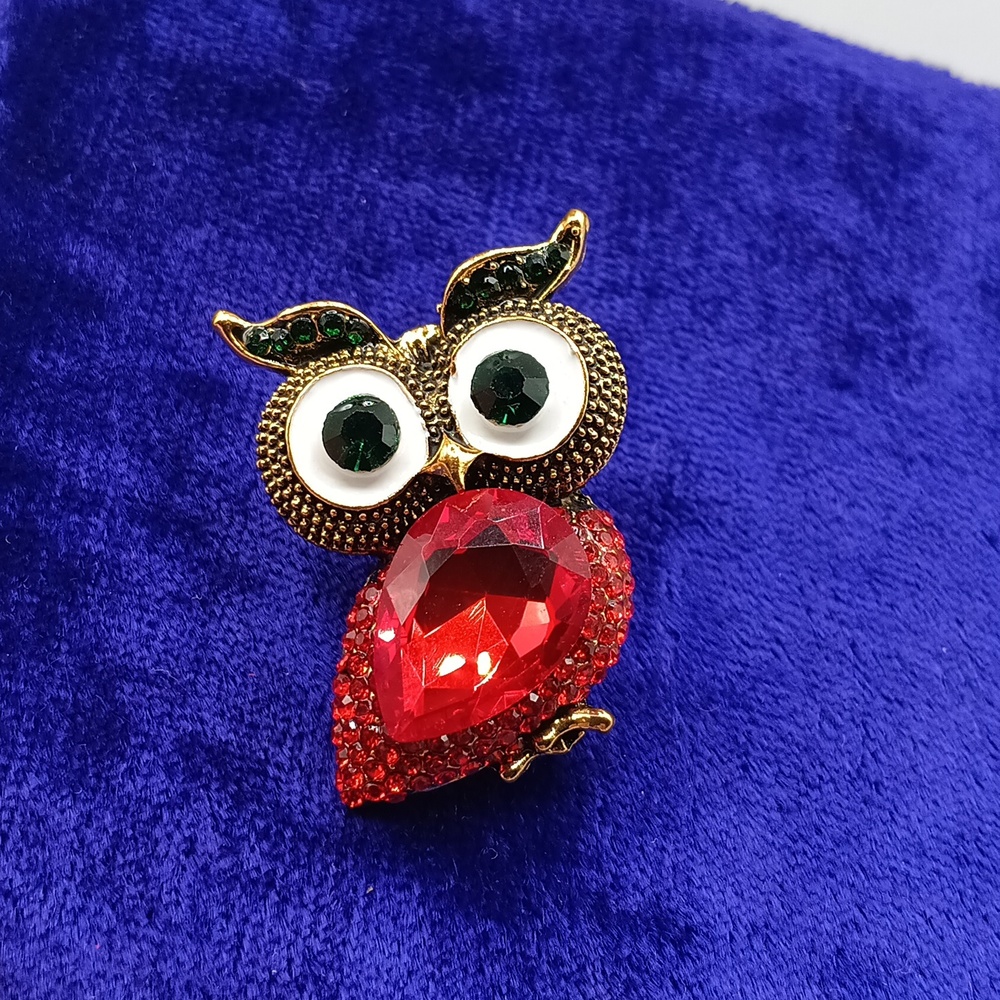 Vintage crystal gem owl brooch